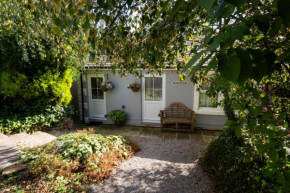 The Coach House - Charming Retreat with BBQ Hut near the Lake District